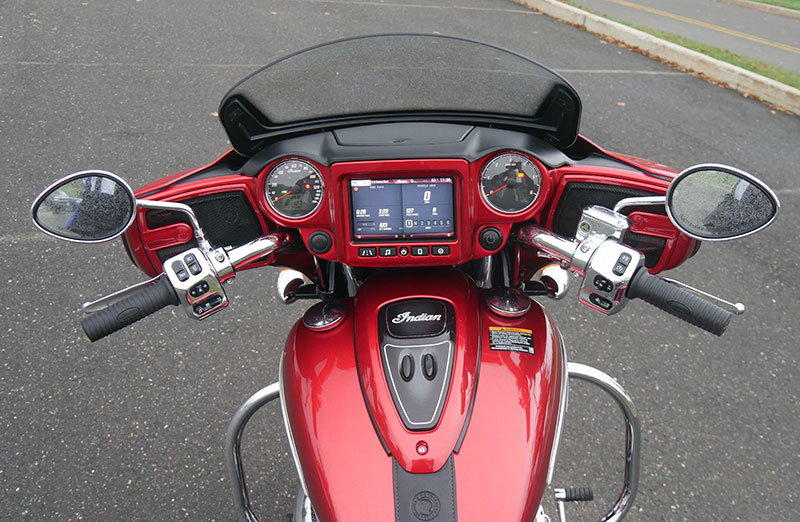 Review: 2019 Indian Motorcycle Chieftain Limited_cockpit