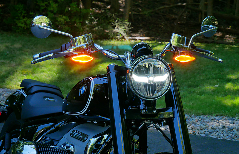 new motorcycle review 2021 BMW R 18 first edition LED lights