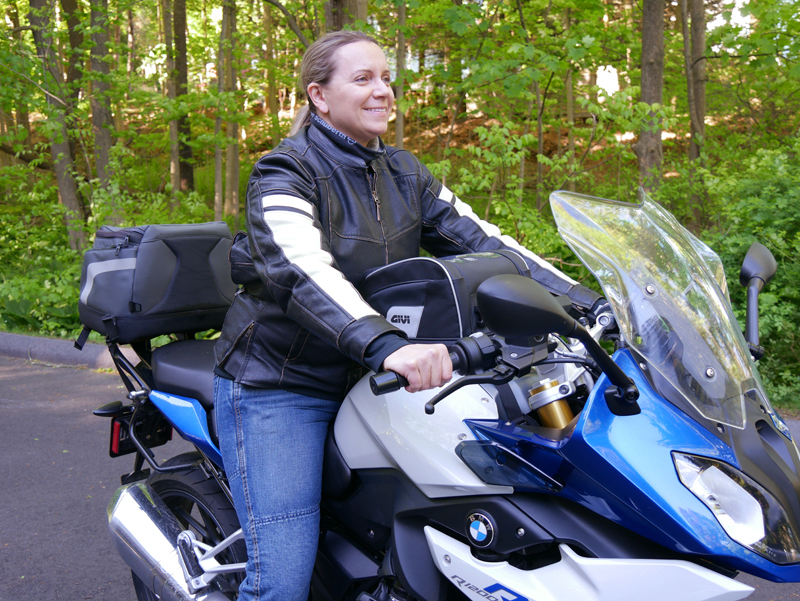 Review: Easy-mount Tank Bags for Standard, Sport, and Sport-Touring Motorcycles - Women