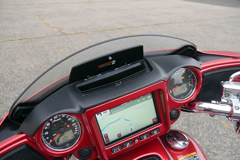 Review: 2019 Indian Motorcycle Chieftain Limited_cockpit_storage