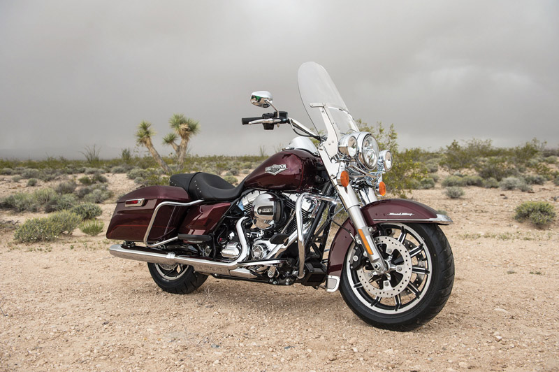 top 10 motorcycles women ride harley davidson road king