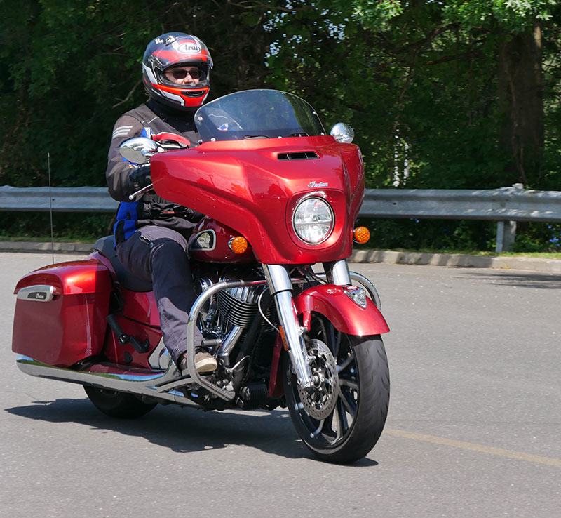 Review: 2019 Indian Motorcycle Chieftain Limited_riding_windshield_up