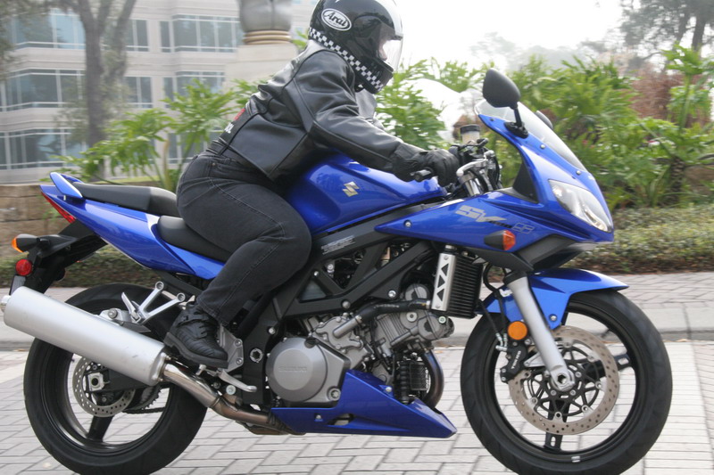 MOTORCYCLE REVIEW: Suzuki SV650 vs SV1000S - Women Riders Now