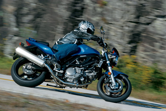 MOTORCYCLE REVIEW: Suzuki SV650 vs SV1000S - Women Riders Now