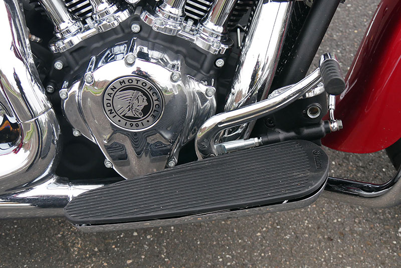 Review: 2019 Indian Motorcycle Chieftain Limited_floorboard