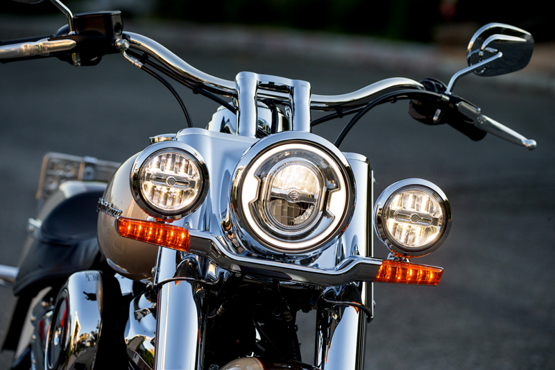 Softail deluxe 2024 headlight visor