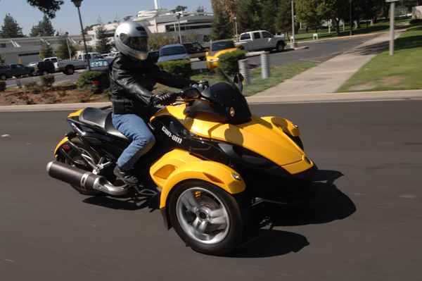 Three-Wheeled Motorcycles: Can Am Spyder Roadster is a Rocket Oddity