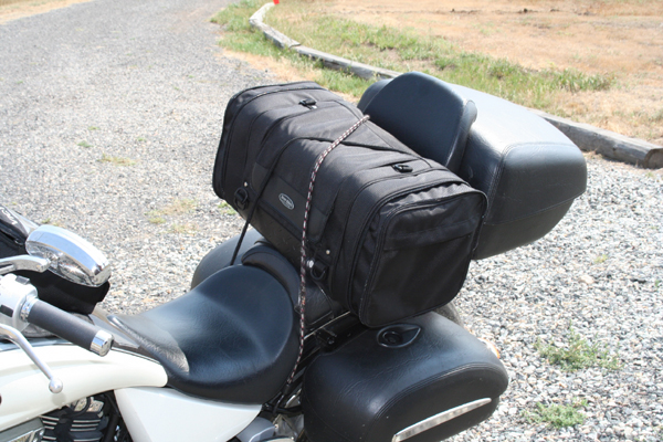 review dowco iron rider luggage main bag on bike