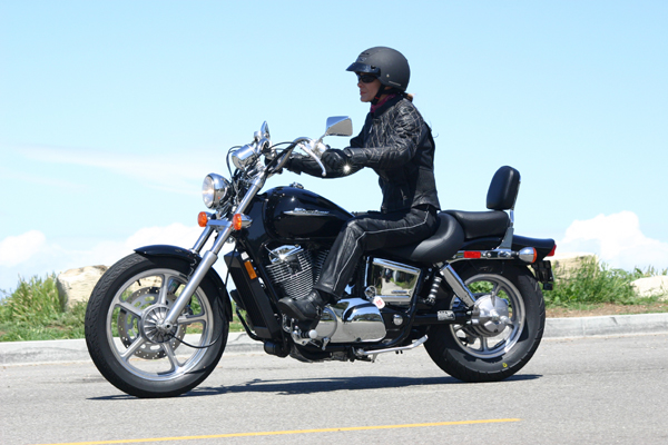 Adjuntar a Embotellamiento Parcialmente MOTORCYCLE REVIEW: 2007 Honda Shadow Spirit VT1100C - Women Riders Now