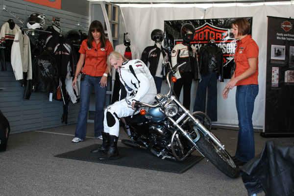 Technique for Lifting a Dropped Motorcycle Harley-Davidson Sportster