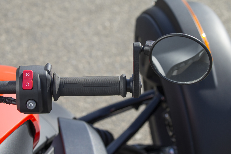 Three-Wheeler Review: Can-Am Ryker_controls