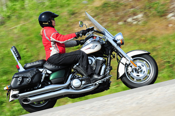 MOTORCYCLE REVIEW: Kawasaki Vulcan 1700 V-Twin Cruisers - Women