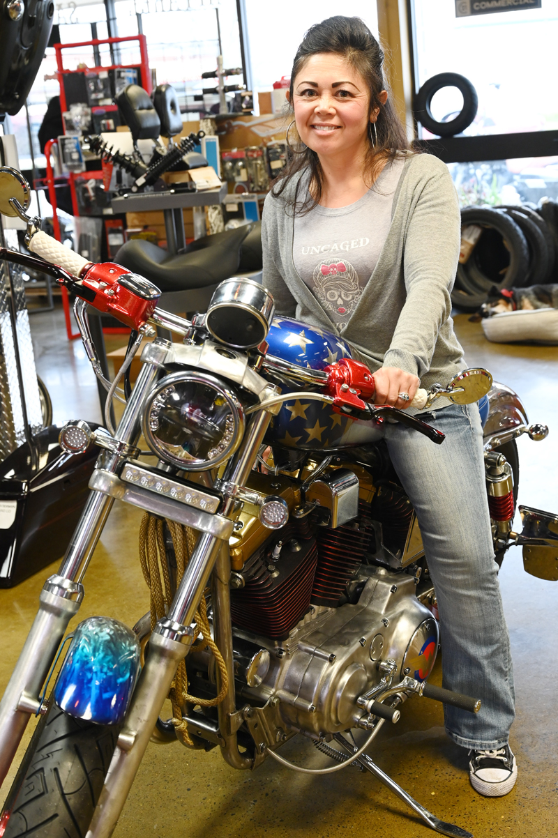 meet top women motorcycle builders lea holmes wonder woman bike