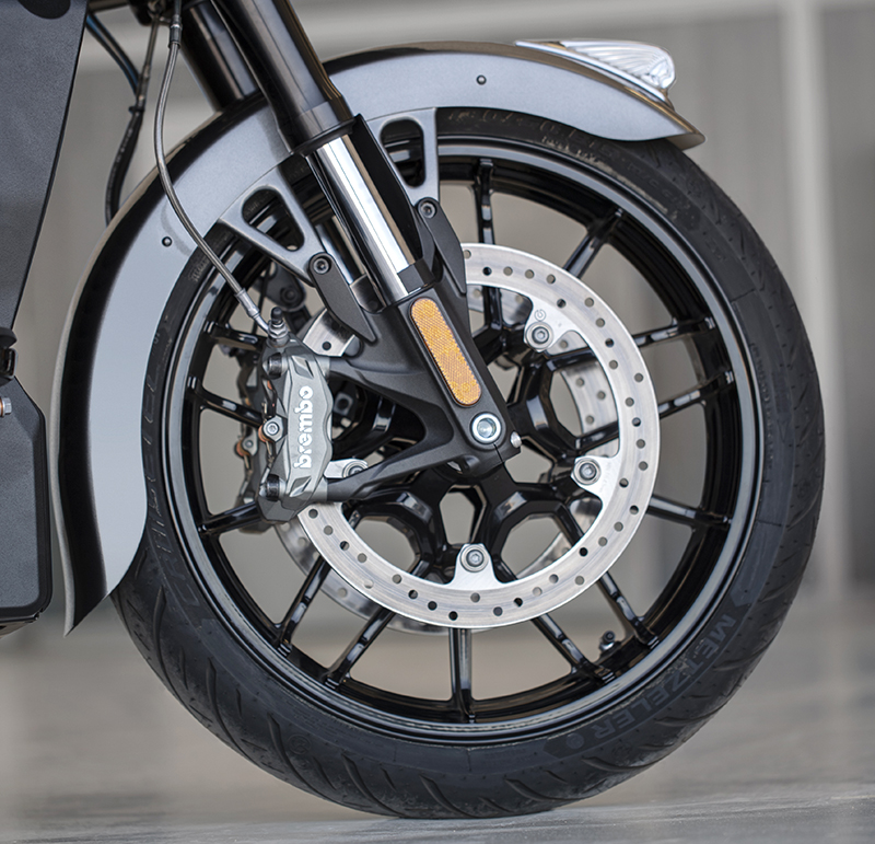 review 2020 indian motorcycle challenger brakes