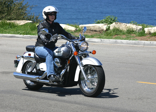 MOTORCYCLE REVIEW: 2006 Honda Shadow Aero - Women Riders Now