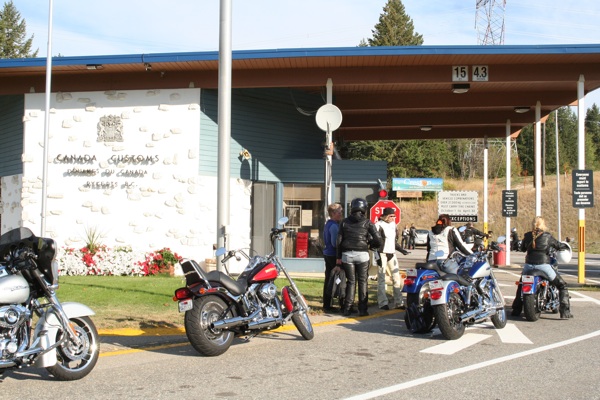 touring the selkirk loop canadian border checkpoint