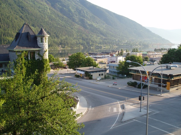 touring the selkirk loop kootenai river