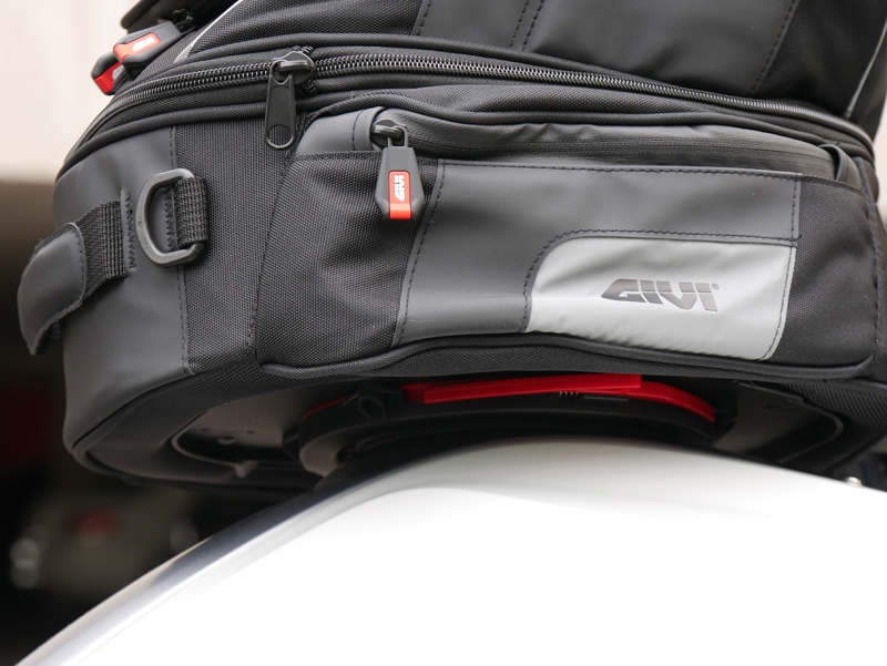 easy mount tank bags for standard sport sport-touring motorcycle attached