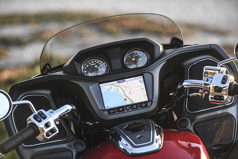 review 2020 indian motorcycle challenger touch screen
