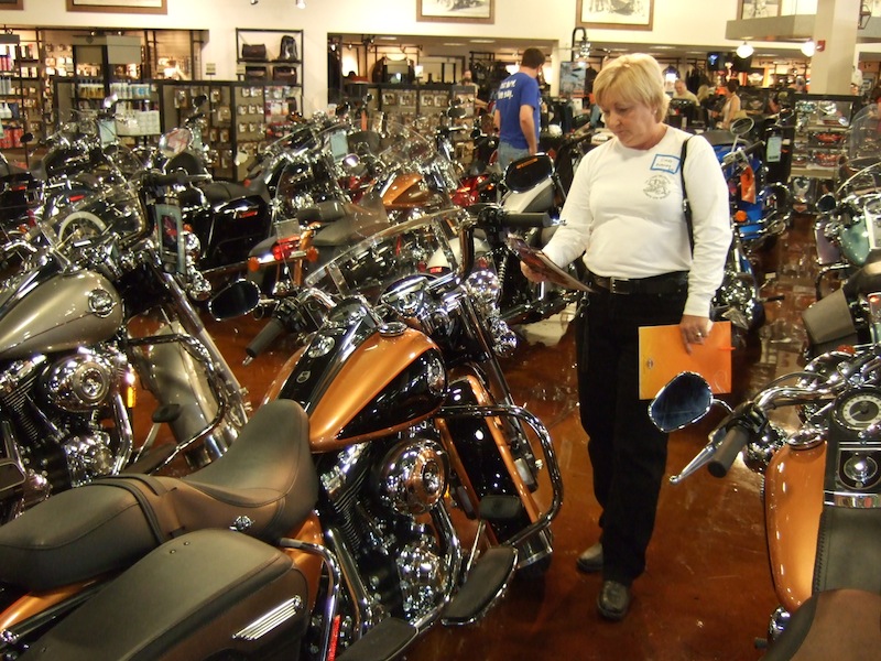 10 steps to becoming motorcycle rider shopping for bike