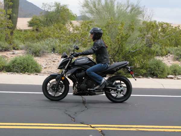 jury tilskuer undulate MOTORCYCLE REVIEW: Kawasaki ER-6n: A New Favorite for Women - Women Riders  Now