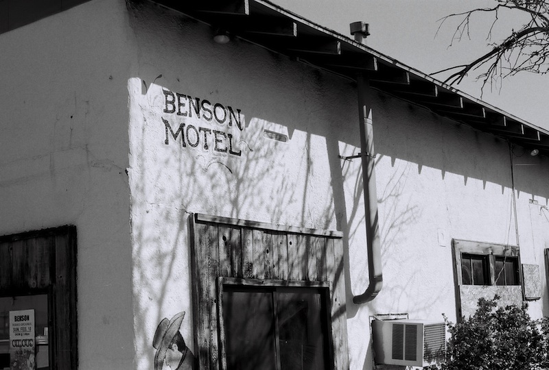 Review Shady Dell Bisbee Arizona Benson Motel black and white