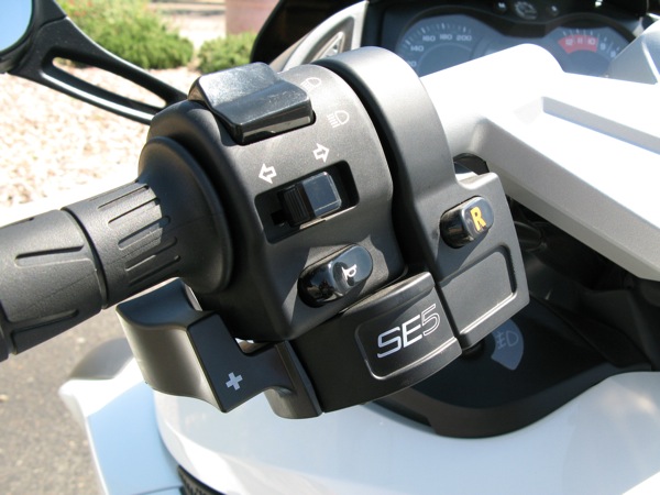 Review Can-Am Spyder RS-S Controls