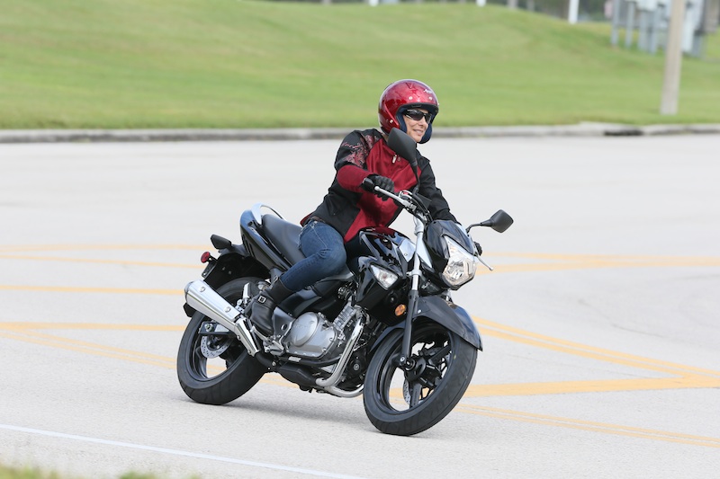 Motorcycle Review 2013 Suzuki GW250 beginner rider