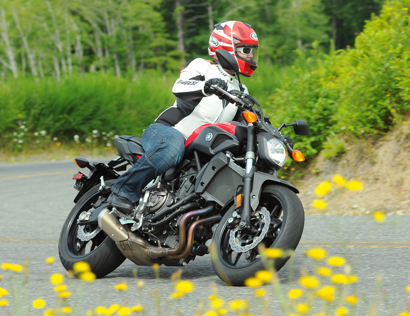 motorcycle review 2015 2016 yamaha fz-07 riding