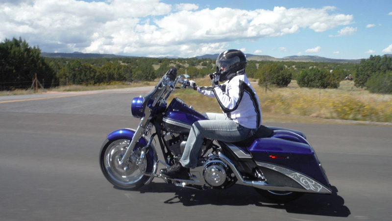 top 10 motorcycles women ride harley davidson road king cvo