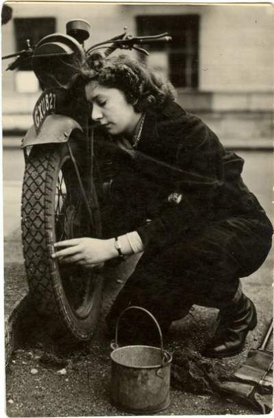 Pioneers The Female Dispatch Riders of World War II motorcycle maintanence