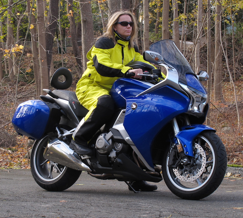 review aerostich womens roadcrafter motorcycle riding suit on bike