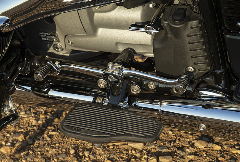 Rider floorboards on both models allow you to change your foot position a bit which helps with knee and leg fatigue. Both the toe and heel shifter levers can be adjusted to fit your height preferences.