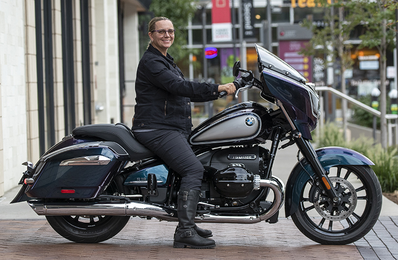 Putting my feet down at stops on both bikes is easy. The 28.35-inch seat height on the R 18 B shown here (and the 29.13 inches on the Transcontinental) is plenty low enough for my 5-foot-7-inches to reach the ground comfortably.