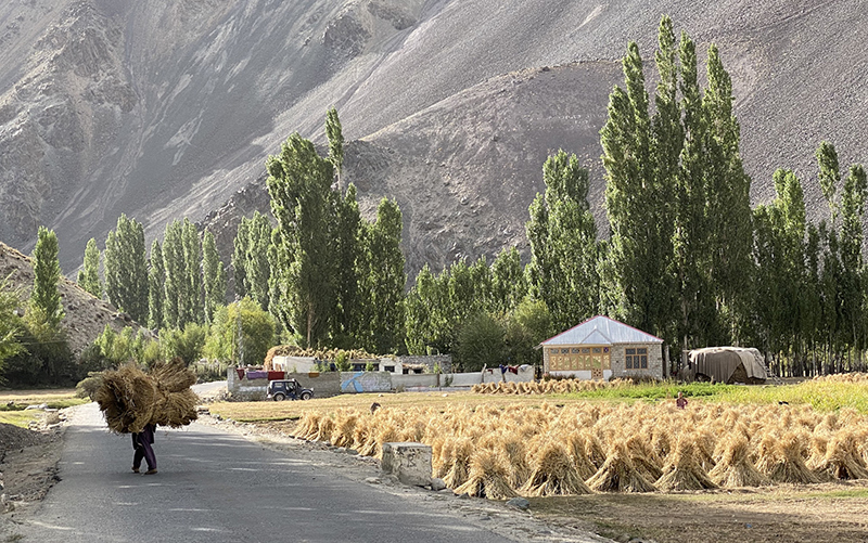 Liza Miller Michelle Lamphere women's Pakistan motorcycle tour