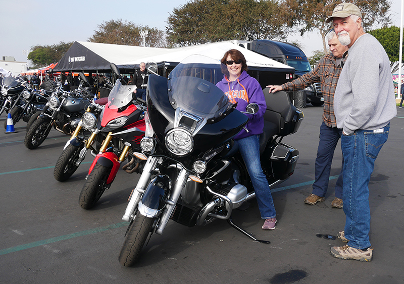 IMS Outdoors BMW R 18 Transcontinental woman rider