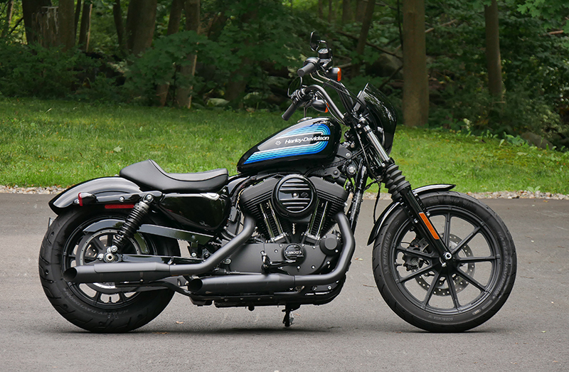 Harley-Davidson Sportster Iron 1200 women riders now