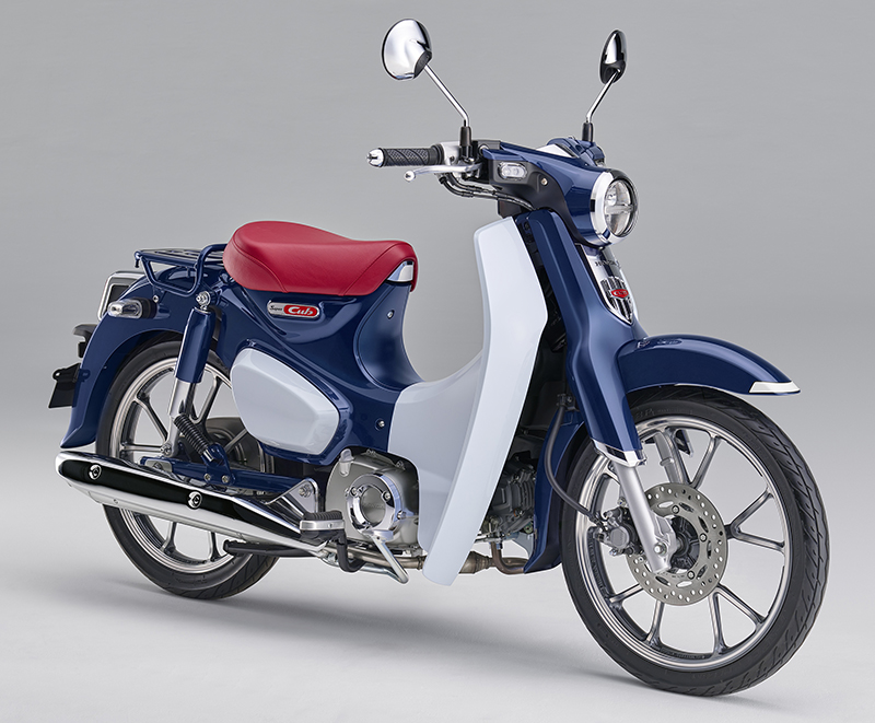 The 125cc Super Cub has a truly nostalgic look, with a letter “S” silhouette and step-through design. It has a four speed semi-automatic transmission with no clutch, making it approachable to both newer riders and city commuters. 