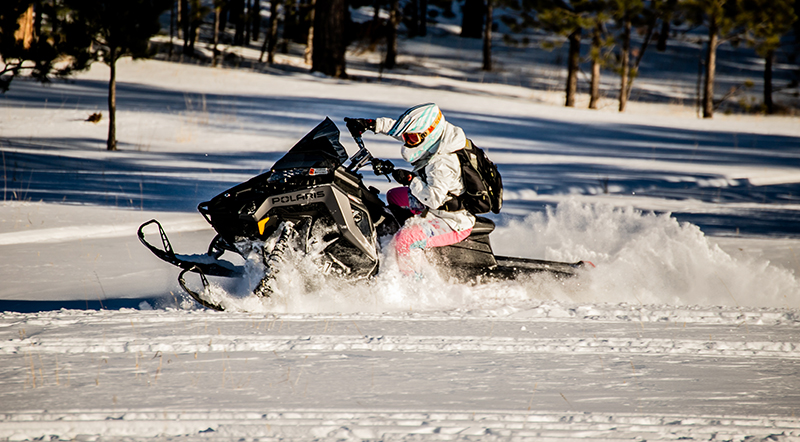 We were impressed with BTR’s new road racer Michaela who focused intently on the technique and nailed the one rail turn on her first day on a snowmobile! 