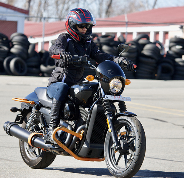 Harley-Davidson Riding Academy Street 500 woman rider