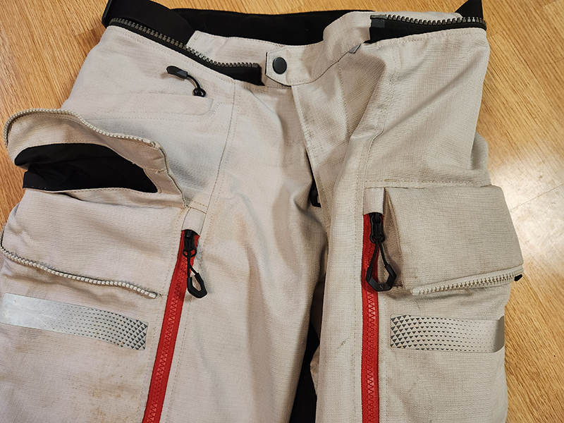 Rev'It! Sand 4 H2O pant pockets