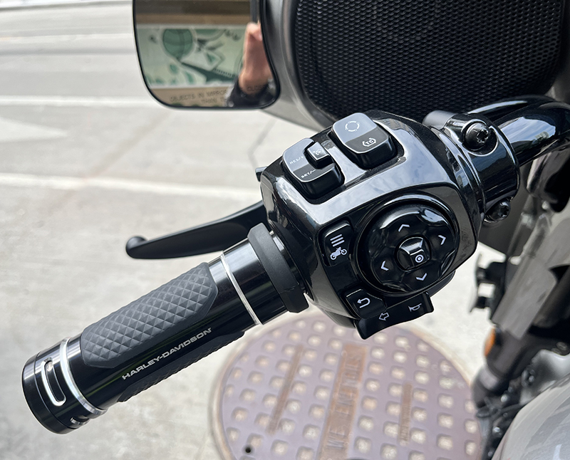 2023 Harley-Davidson CVO left hand controls