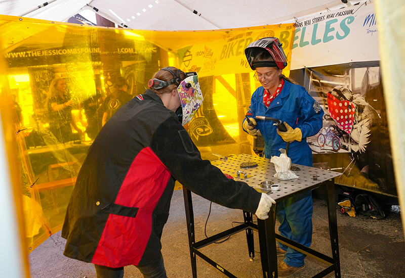 welding women