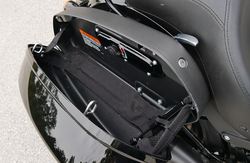 Saddlebag open low rider st