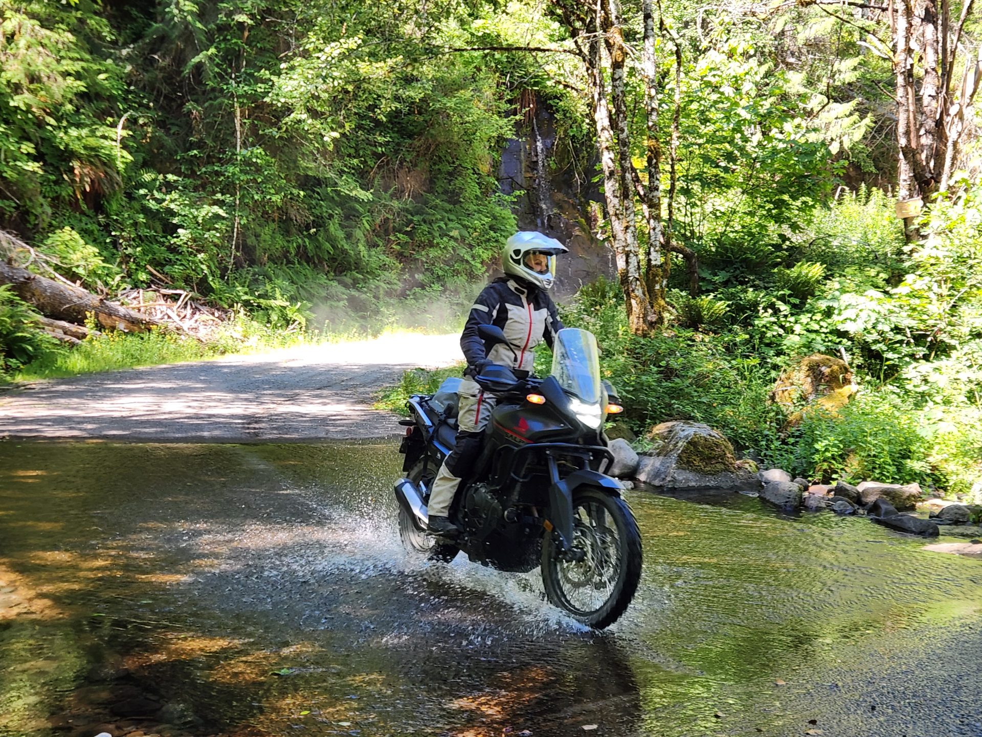01 water ride arai xd-5 Whether you’re carving through twisty tarmac or exploring remote trails, the XD-5 is designed to adapt to every leg of your journey. Riders can feel confident knowing the helmet is certified with both DOT and Snell M2020.