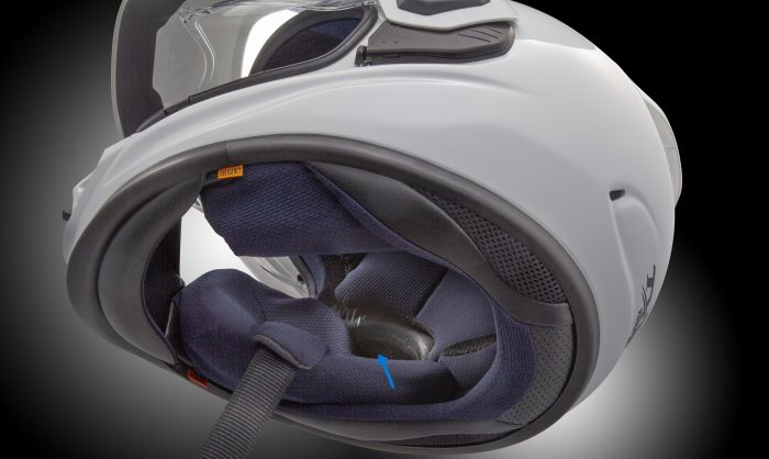 07b speakerHole 700 The XD-5’s comm-ready design includes speaker pockets and a flat surface for easy mounting of Bluetooth devices—perfect for staying connected on the go.