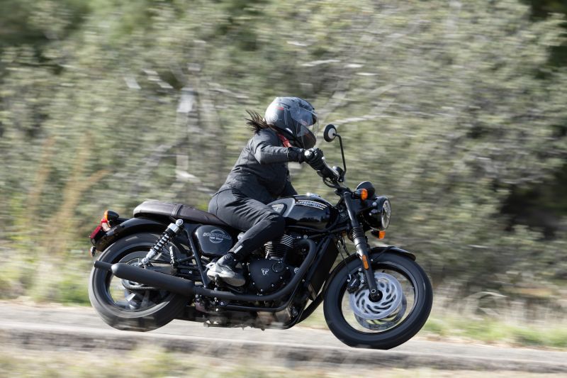 The Triumph Bonneville T120 adds more muscle while staying true to its refined roots. Its 1200cc engine offers smooth, predictable power. The cruise control and lean angle sensor make every ride even more enjoyable.