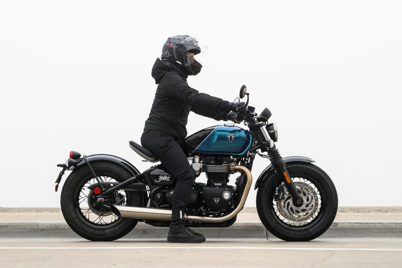 With a super low 26.9-inch seat height, the Bobber is easy to mount and maneuver—even for petite riders. Despite its bold appearance, the Bobber is far more user-friendly than it looks and makes a strong statement everywhere it goes.