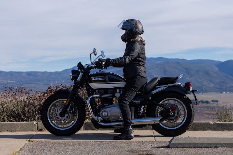 With a relaxed riding position and upgraded comfort for both rider and passenger, the 2026 Speedmaster is made for effortless cruising. A 27.8-inch seat height and straighter handlebars improve ergonomics and stability, making it a comfortable option for riders who want easygoing power in a classic cruiser-esque style.