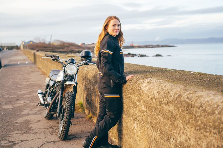 The Vanessa suit offers a flattering, rider-focused fit in a wide range of sizes. The subtle but striking design elements flow stylishly from top to bottom.